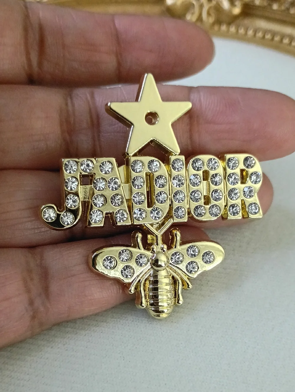 New Fashion Jewelry Crystal Gold Tone Pin with Bee Accent